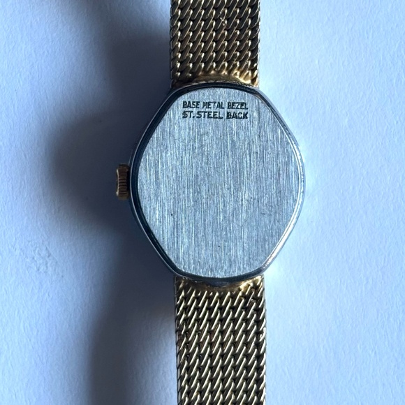 Authentic vintage Gruen women's luxury gold and diamond bezel quartz watch - Picture 6 of 10